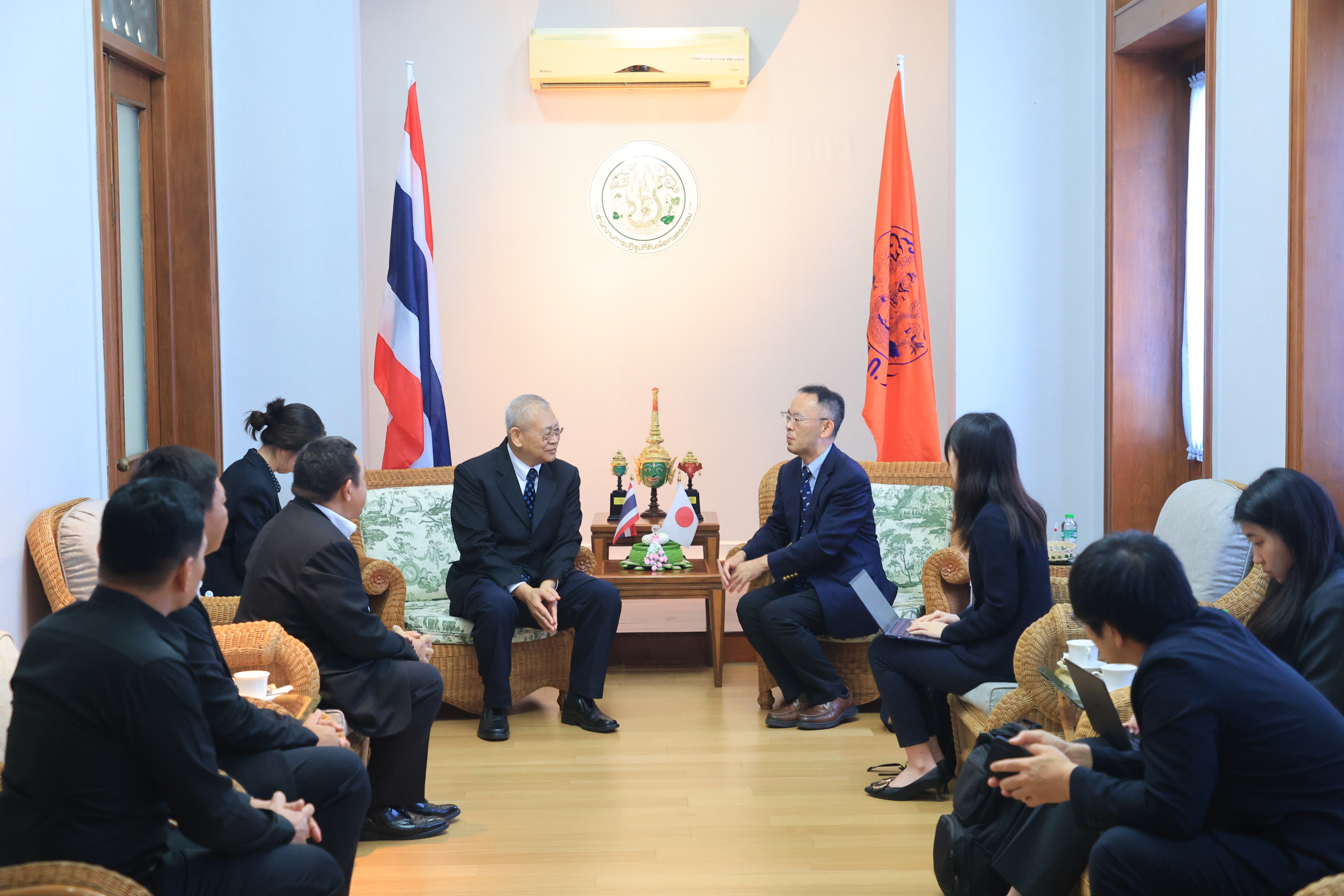 title - ส.ป.ก. ร่วมต้อนรับผู้แทนกระทรวงเกษตรฯ ญี่ปุ่น (MAFF) เข้าคารวะอดีตรมว.เกษตรฯ ไทย ร่วมแบ่งปันวิสัยทัศน์หนุน “การเกษตร” เป็นรากฐานเชิงยุทธศาสตร์และความมั่นคงระดับชาติ